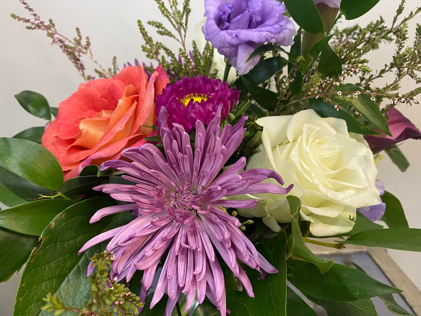 MEDIUM FLORAL COMPOSITION