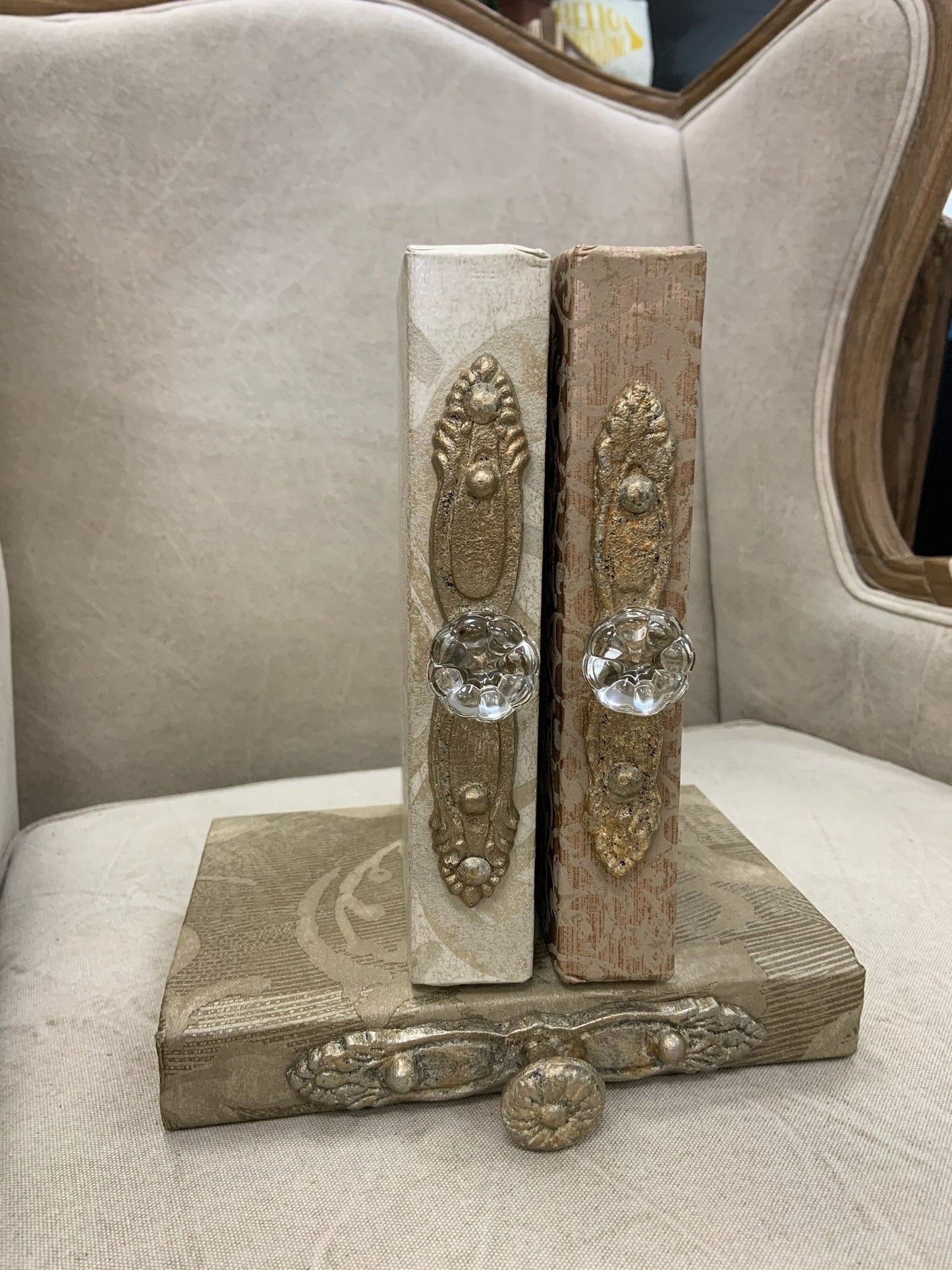 DECOR BOOKS