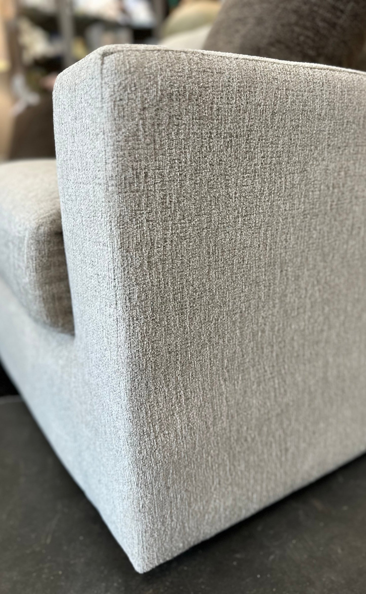 95" SOFA IN LINEN AND CAROB