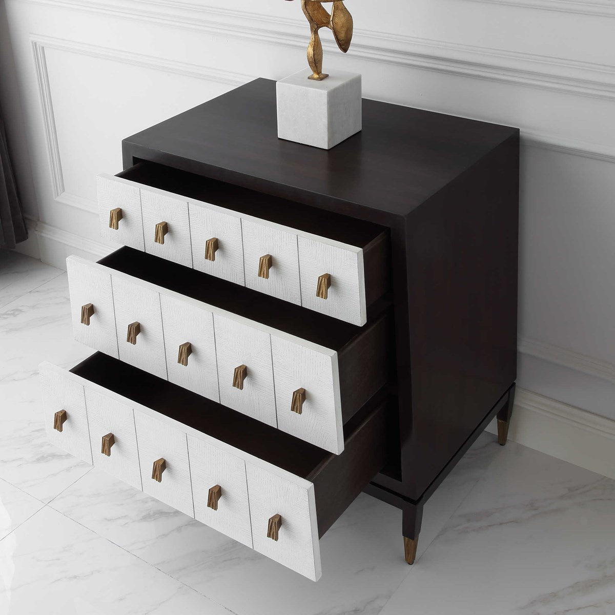 PYRAMID CHEST